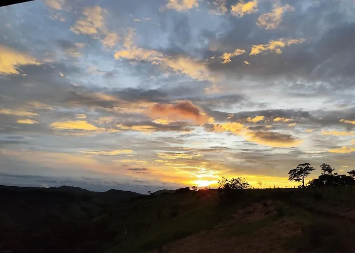 The Sunset Quebrada Gde Tilarán